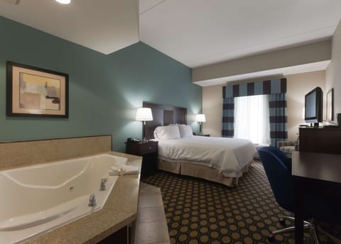 Room, 1 King Bed, Non Smoking, Jetted Tub | Hypo-allergenic bedding, down comforters, in-room safe, laptop workspace