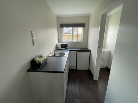 Family Suite, 1 Bedroom, Non Smoking | Private kitchen | Fridge, microwave, toaster, cookware/dishes/utensils