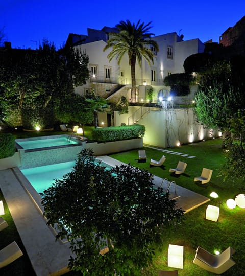 Seasonal outdoor pool, sun loungers
