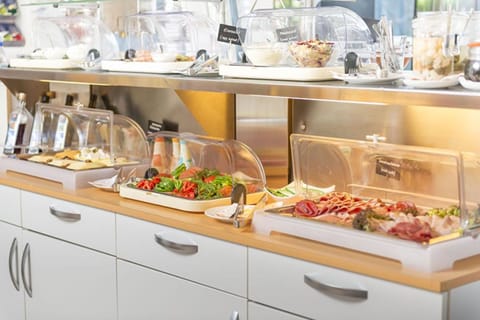 Buffet breakfast for a fee on weekends