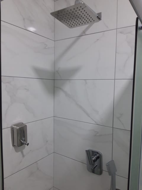 Separate tub and shower, hair dryer