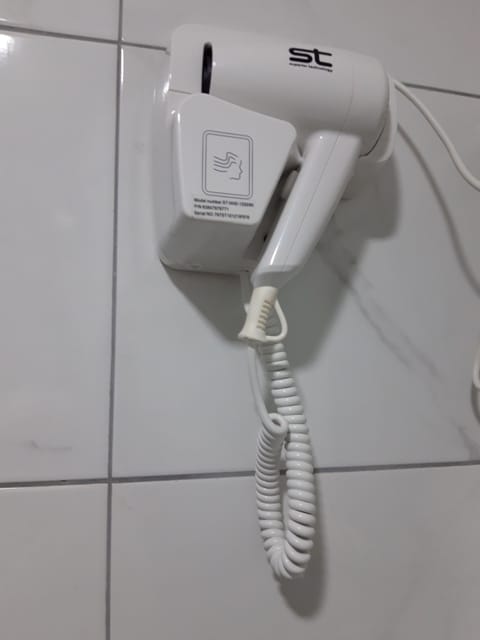 Separate tub and shower, hair dryer