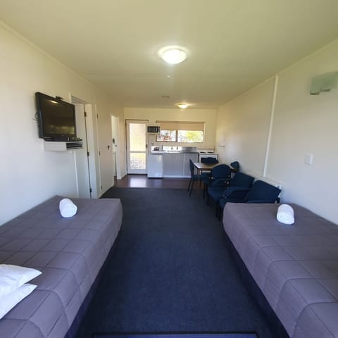 Family Room - Prepaid | Iron/ironing board, free WiFi, bed sheets