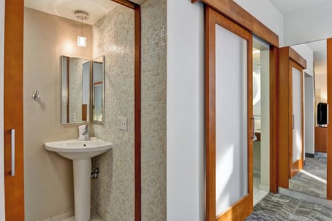 Studio, Multiple Beds | Bathroom | Combined shower/tub, hair dryer, towels