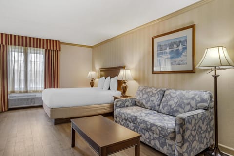 Suite, 1 Queen Bed, Non Smoking, Kitchenette | Premium bedding, pillowtop beds, desk, laptop workspace