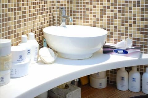 Sauna, hot tub, hot springs, Turkish bath, body treatments, mud baths