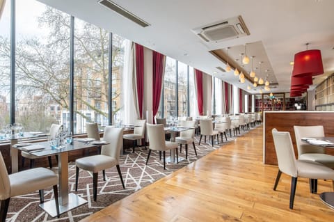 Breakfast, lunch, dinner served; British cuisine 