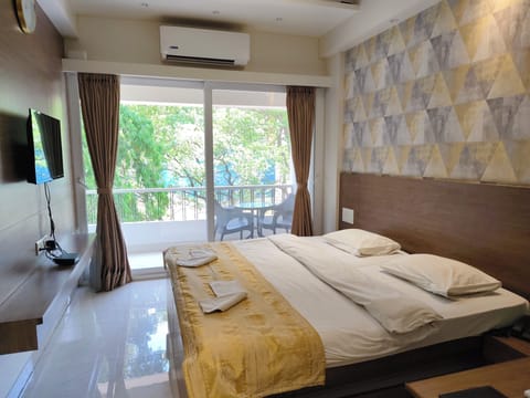 Gallery Room, 1 Double Bed, Air conditioning | Room amenity