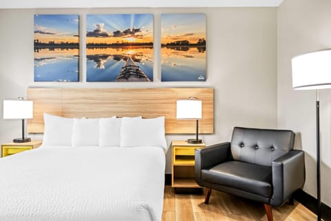 Standard Room, 1 Queen Bed, Accessible | Desk, iron/ironing board, cribs (free), WiFi (free)