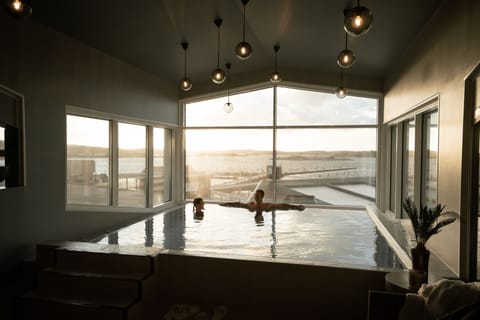 Couples treatment rooms, sauna, hot tub, steam room, hot springs