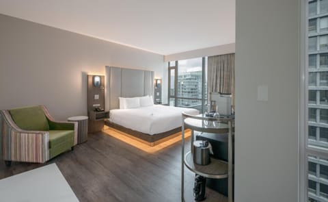 Premium King Room | Premium bedding, in-room safe, desk, blackout drapes