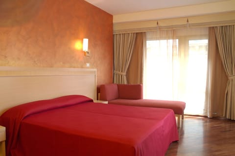 Down comforters, minibar, in-room safe, desk