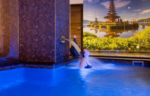 Sauna, hot tub, Turkish bath, 4 treatment rooms, massages