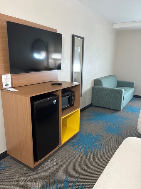 Suite, 2 Queen Beds, Non Smoking | Individually decorated, individually furnished, desk