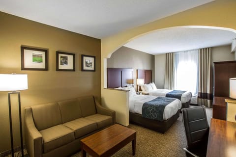 Suite, Non Smoking | In-room safe, desk, iron/ironing board, free wired internet
