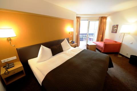 Deluxe Double or Twin Room, Balcony | Premium bedding, in-room safe, individually decorated