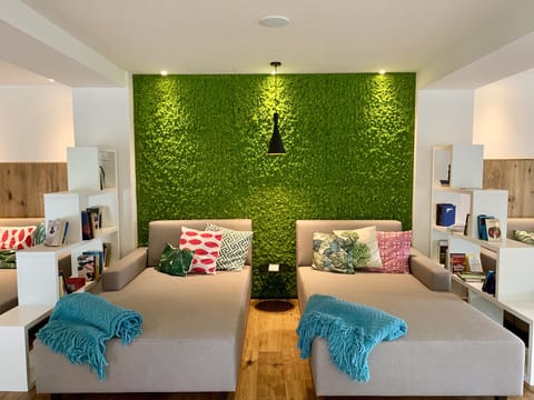 Sauna, hot tub, steam room, body treatments, hot stone massages