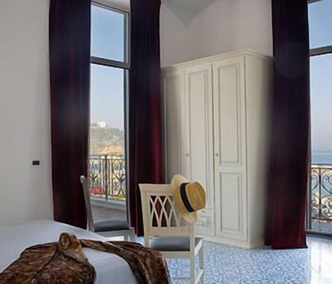 Minibar, in-room safe, desk, free WiFi