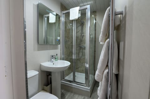 Double Room, Ensuite, Sea View | Bathroom | Shower, free toiletries, hair dryer, towels