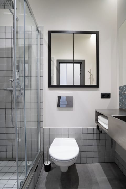 Shower, free toiletries, hair dryer, towels