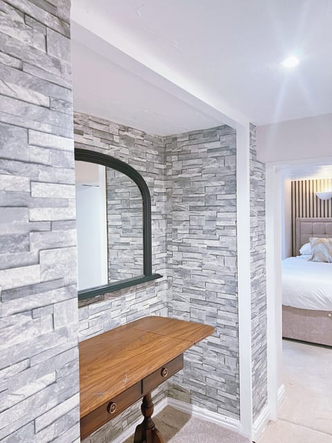 Basic Triple Room, Ensuite (Basement Youth Room) | Interior