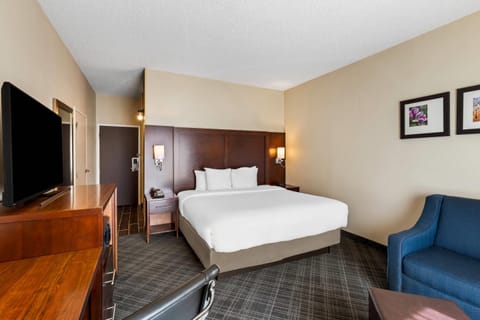 Standard King Non Smoking | Premium bedding, pillowtop beds, desk, laptop workspace