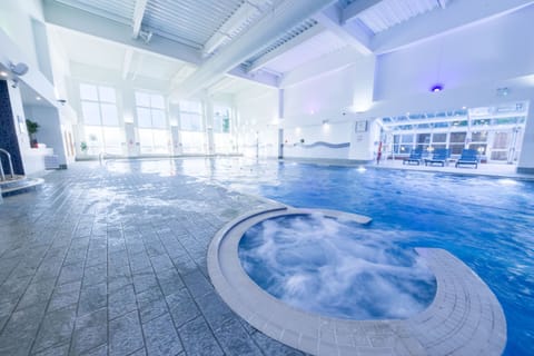 Indoor pool, sun loungers