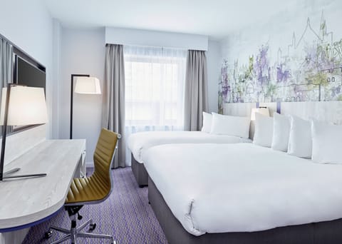 Standard Triple | Hypo-allergenic bedding, in-room safe, desk, iron/ironing board