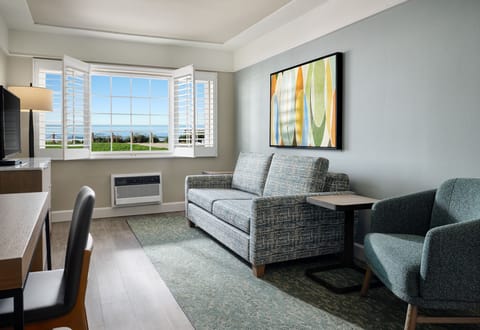 Suite, 1 Queen Bed, Kitchen | Desk, blackout drapes, iron/ironing board, cribs/infant beds