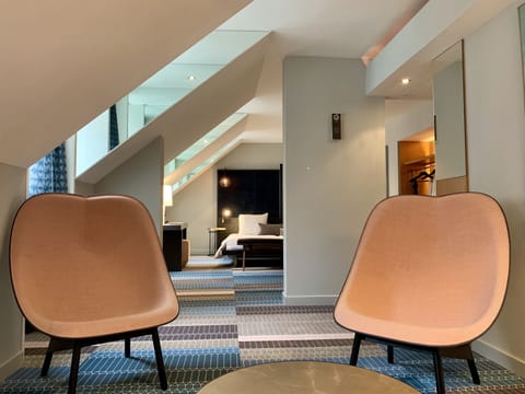 Derlon Suite | Minibar, in-room safe, desk, soundproofing