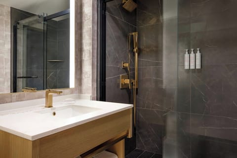 Combined shower/tub, deep soaking tub, free toiletries, hair dryer