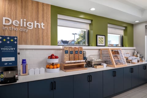 Free daily continental breakfast