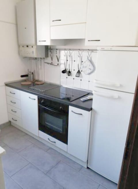 Apartment, 1 Bedroom, Non Smoking, Kitchen | Private kitchen | Electric kettle