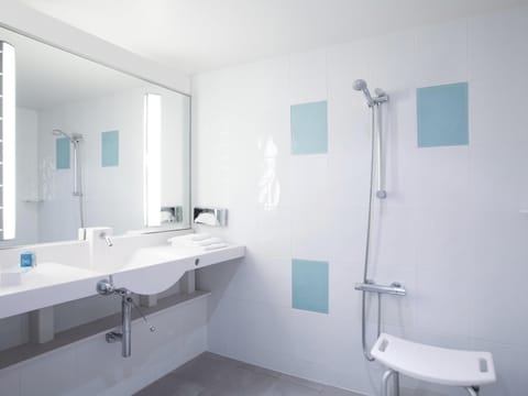 Premium bedding, in-room safe, desk, blackout drapes