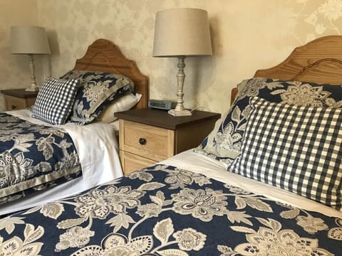 Twin Room, 2 Twin Beds | Free WiFi, bed sheets