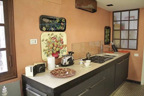 House | Private kitchen | Fridge, stovetop, electric kettle, cookware/dishes/utensils