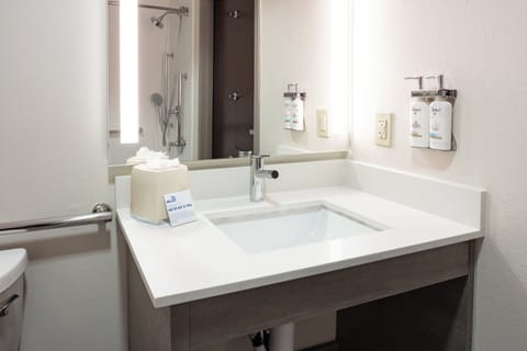 Desk, iron/ironing board, free cribs/infant beds, free WiFi