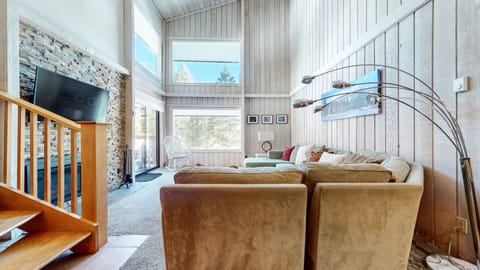 Condo, 2 Bedrooms | Living area | TV, stereo