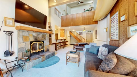 Condo, 2 Bedrooms | Living area | TV, stereo