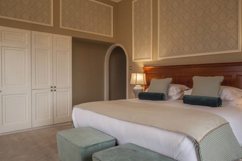 1 bedroom, premium bedding, iron/ironing board, free WiFi