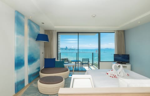 Premium Room, 1 King Bed, Club Lounge Access (Executive Tower) | View from room