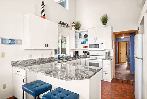 Well Equipped Modern Kitchen