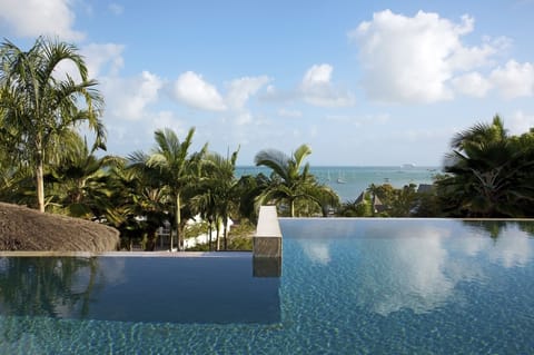 2 outdoor pools, sun loungers