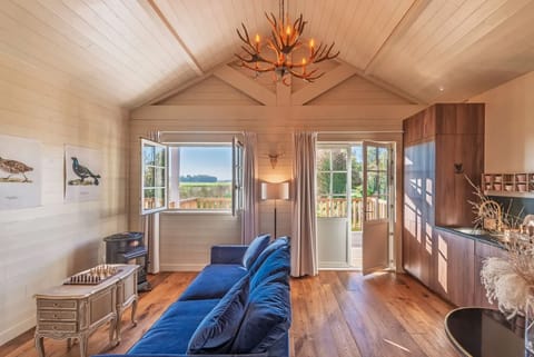 Cottage, Lake View | 1 bedroom, premium bedding, minibar, in-room safe