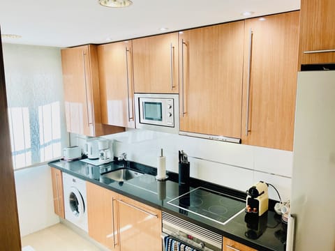 KFULL KITCHEN // COCINA MUY BIEN EQUIPADA