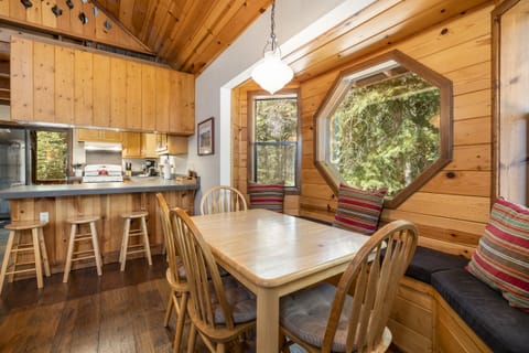 Dining nook seats 6