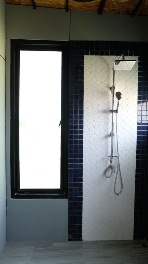 Standard Twin Room | Bathroom shower