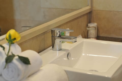Deluxe Double or Twin Room | Bathroom | Shower, slippers, towels