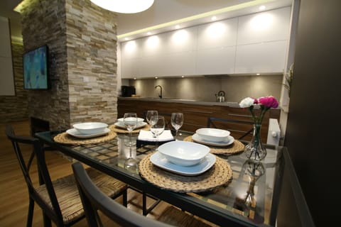 Deluxe Apartment, 2 Bedrooms | Private kitchenette | Fridge, microwave, stovetop, coffee/tea maker