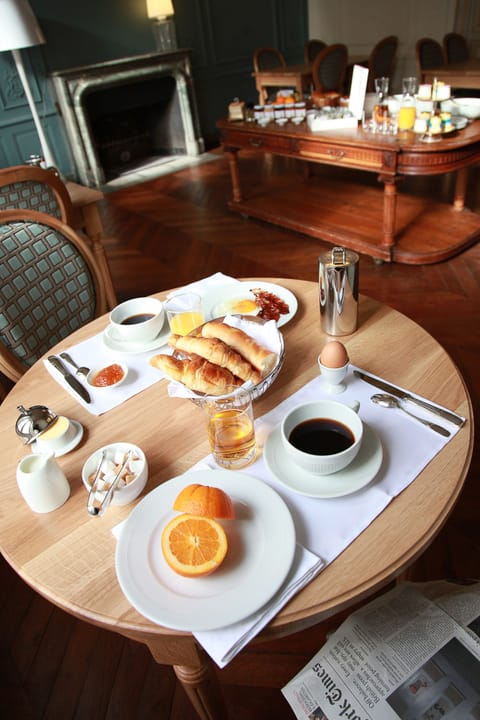 Daily buffet breakfast for a fee
